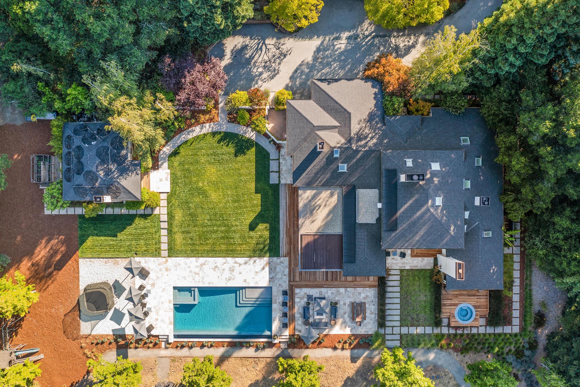 Aerial photography of a los angeles neighborhood, showing surrounding area.